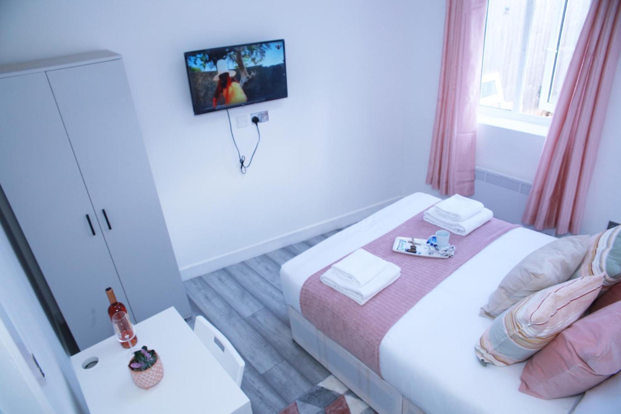 Harrow Luxury Flat With Free Parking. Lägenhet London Exteriör bild