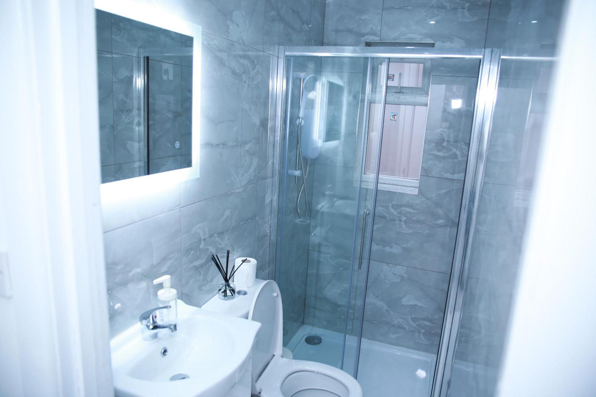 Harrow Luxury Flat With Free Parking. Lägenhet London Exteriör bild