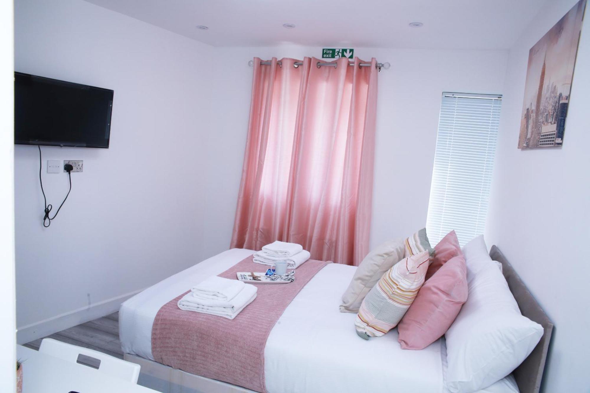 Harrow Luxury Flat With Free Parking. Lägenhet London Exteriör bild